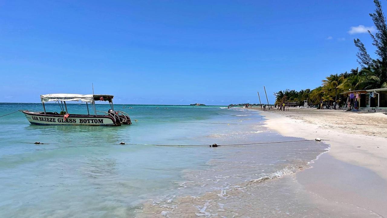 Oceanfront Condo W/ Free Parking + High Speed Wifi Negril Exterior photo